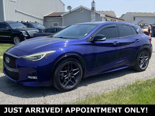 2017 INFINITI QX30 Sport