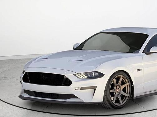 Oxford White 2019 Ford Mustang GT Premium