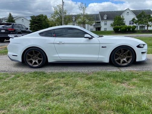 Oxford White 2019 Ford Mustang GT Premium