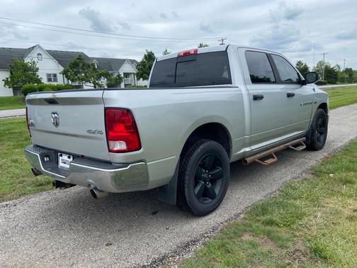 Bright Silver Metallic Clearcoat 2012 RAM 1500 SLT