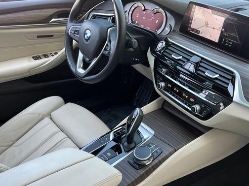 Black Sapphire Metallic 2019 BMW 540 xDrive