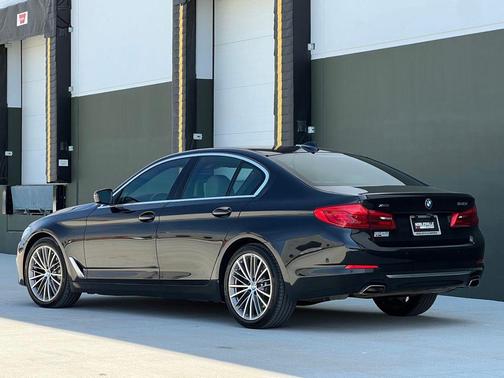 Black Sapphire Metallic 2019 BMW 540 xDrive