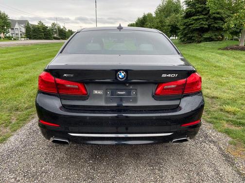 Black Sapphire Metallic 2019 BMW 540 xDrive
