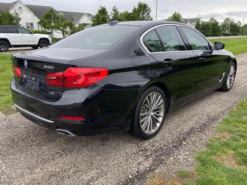 Black Sapphire Metallic 2019 BMW 540 xDrive