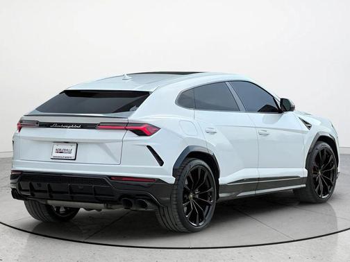2022 Lamborghini Urus Graphite Capsule