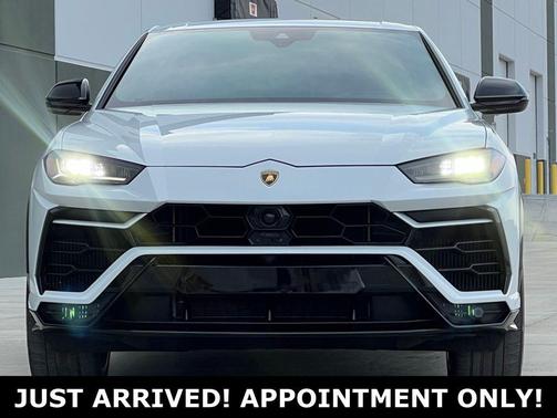 2022 Lamborghini Urus Graphite Capsule