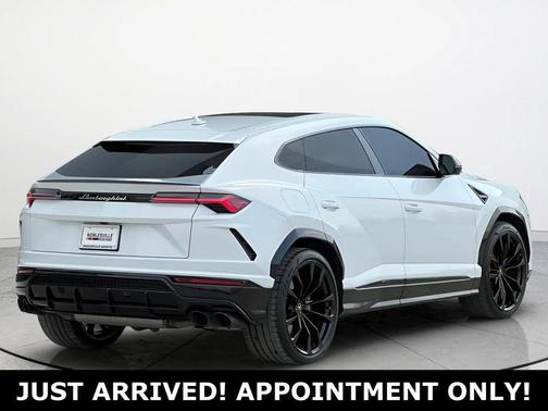 2022 Lamborghini Urus Graphite Capsule