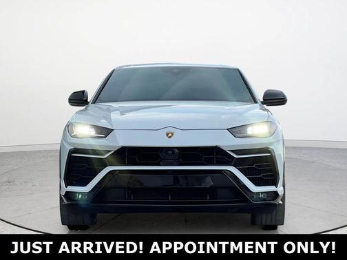 2022 Lamborghini Urus Graphite Capsule