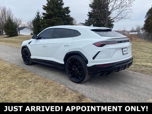 2022 Lamborghini Urus Graphite Capsule