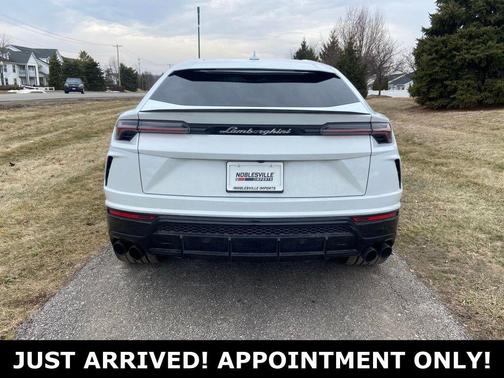 2022 Lamborghini Urus Graphite Capsule