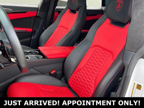 2022 Lamborghini Urus Graphite Capsule