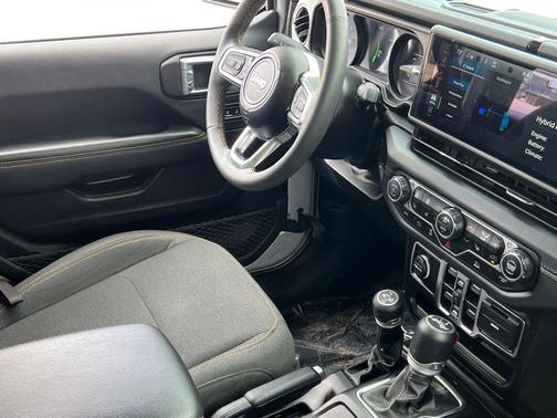 Silver Zynith Clearcoat 2024 Jeep Wrangler 4xe Sahara