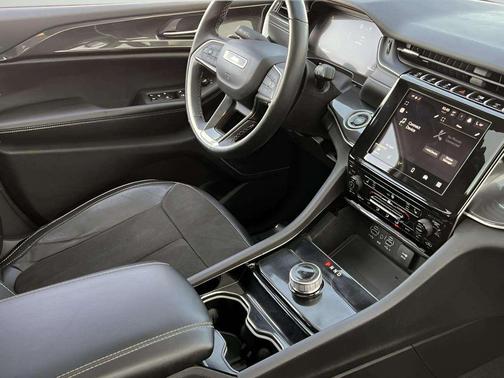 2022 Jeep Grand Cherokee Altitude