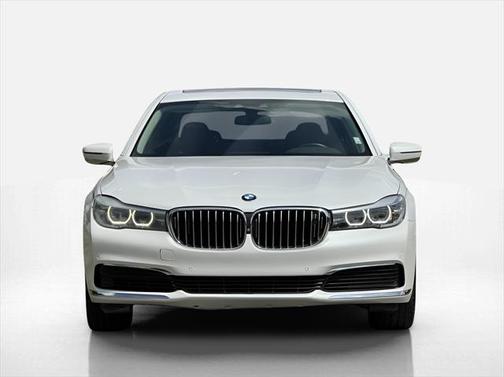 2019 BMW 740 740i