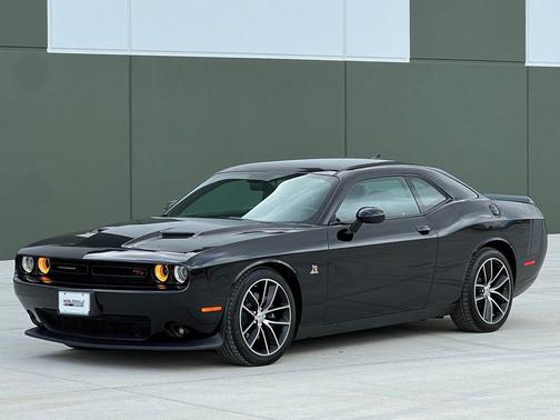 Pitch Black Clearcoat 2016 Dodge Challenger R/T Scat Pack