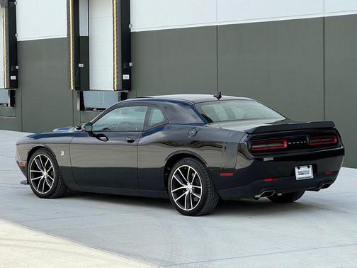Pitch Black Clearcoat 2016 Dodge Challenger R/T Scat Pack