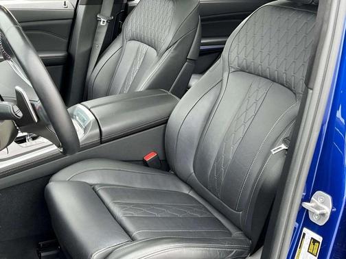 2023 BMW X7 M60i