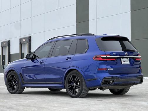 2023 BMW X7 M60i