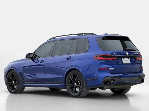 2023 BMW X7 M60i