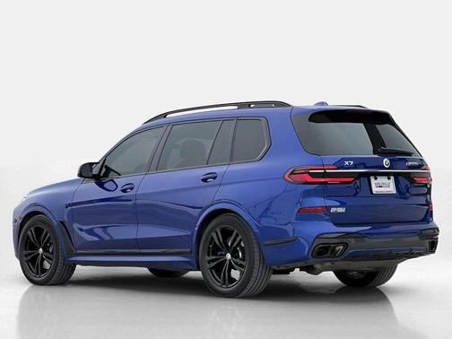 2023 BMW X7 M60i