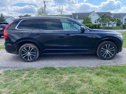 Onyx Black Metallic 2020 Volvo XC90 T6 Momentum