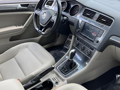 2017 Volkswagen Golf Alltrack TSI SE