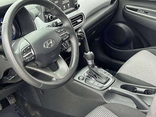 2021 Hyundai KONA SEL