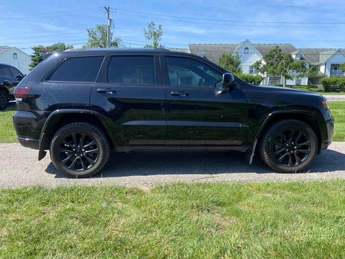 Diamond Black Crystal Pearlcoat 2021 Jeep Grand Cherokee Altitude