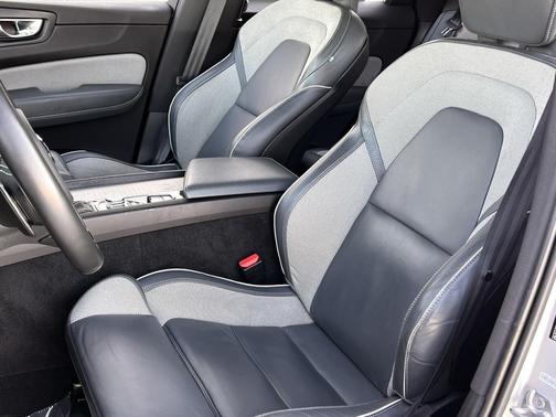 2020 Volvo XC60 T5 R-Design