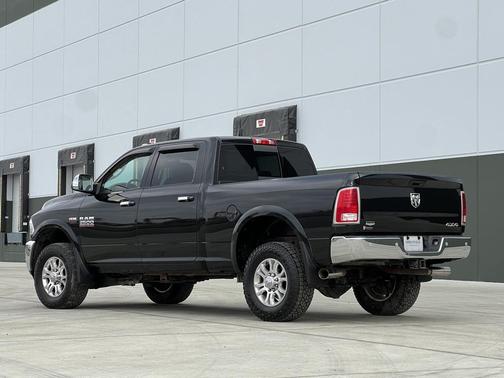 2017 RAM 2500 Laramie Crew Cab 4x4 6'4' Box