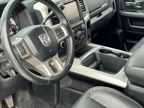 2017 RAM 2500 Laramie Crew Cab 4x4 6'4' Box