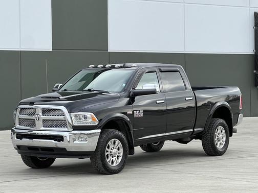 2017 RAM 2500 Laramie Crew Cab 4x4 6'4' Box