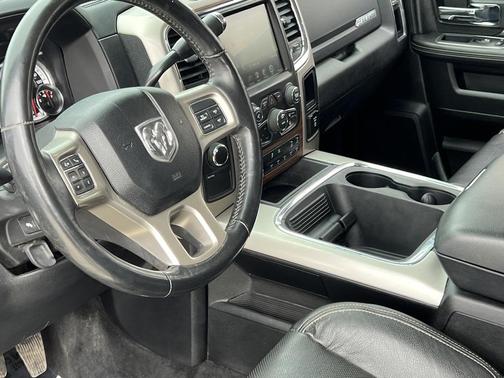 2017 RAM 2500 Laramie Crew Cab 4x4 6'4' Box