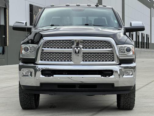 2017 RAM 2500 Laramie Crew Cab 4x4 6'4' Box