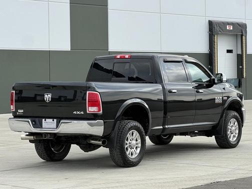 2017 RAM 2500 Laramie Crew Cab 4x4 6'4' Box