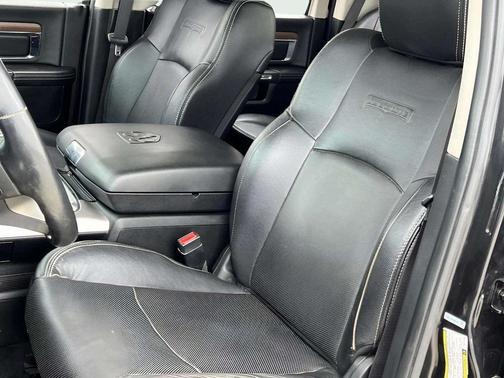 2017 RAM 2500 Laramie Crew Cab 4x4 6'4' Box