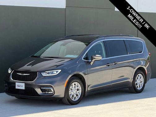Granite Crystal Metallic Clearcoat 2022 Chrysler Pacifica Touring L