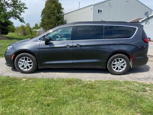 Granite Crystal Metallic Clearcoat 2022 Chrysler Pacifica Touring L