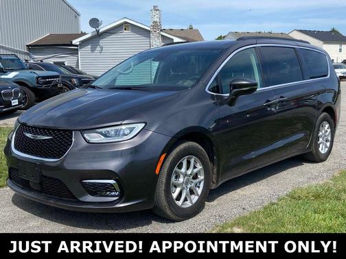 Granite Crystal Metallic Clearcoat 2022 Chrysler Pacifica Touring L