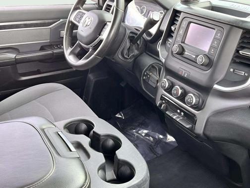 2020 RAM 2500 Big Horn Crew Cab 4X4 8' Box