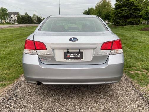 Ice Silver Metallic 2013 Subaru Legacy Base