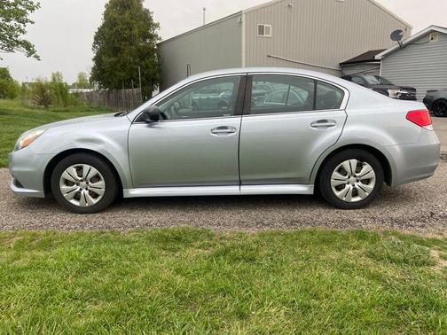 Ice Silver Metallic 2013 Subaru Legacy Base