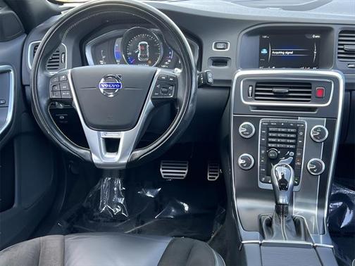 2015 Volvo V60 T6 R-Design Platinum
