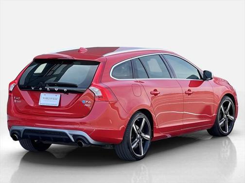 2015 Volvo V60 T6 R-Design Platinum
