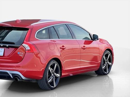 2015 Volvo V60 T6 R-Design Platinum