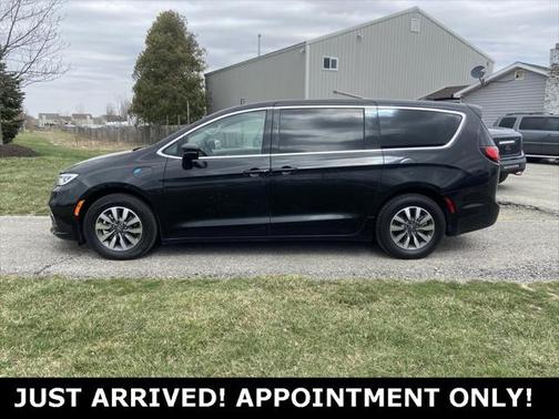 2022 Chrysler Pacifica Hybrid Touring L