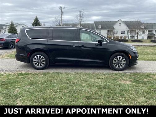 2022 Chrysler Pacifica Hybrid Touring L