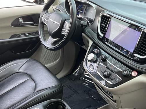 2022 Chrysler Pacifica Hybrid Touring L