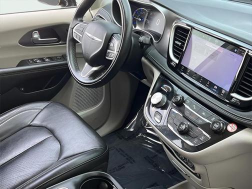 2022 Chrysler Pacifica Hybrid Touring L