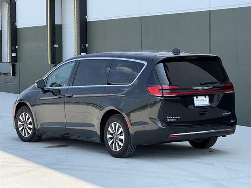 2022 Chrysler Pacifica Hybrid Touring L